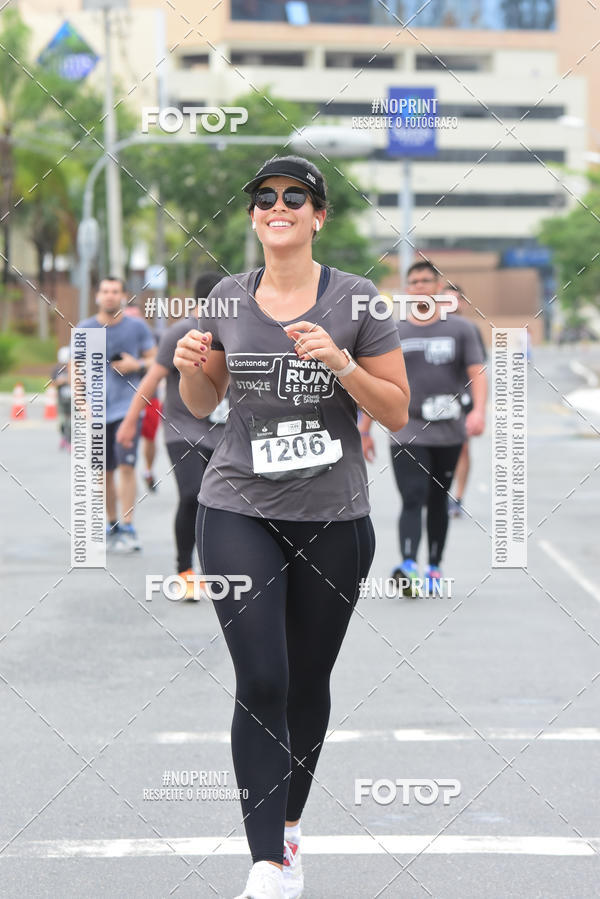 Buy your photos of the eventSantander Track&Field Run Series - Shopping da Bahia on Fotop