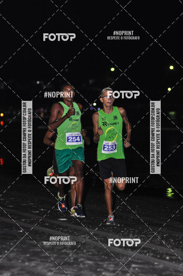 Buy your photos of the eventSummer Night Run - Praia do Forte on Fotop