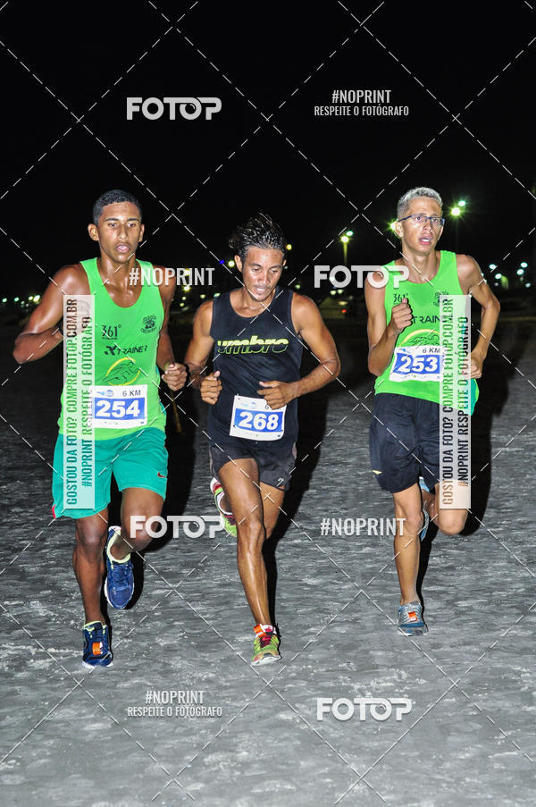 Buy your photos of the eventSummer Night Run - Praia do Forte on Fotop