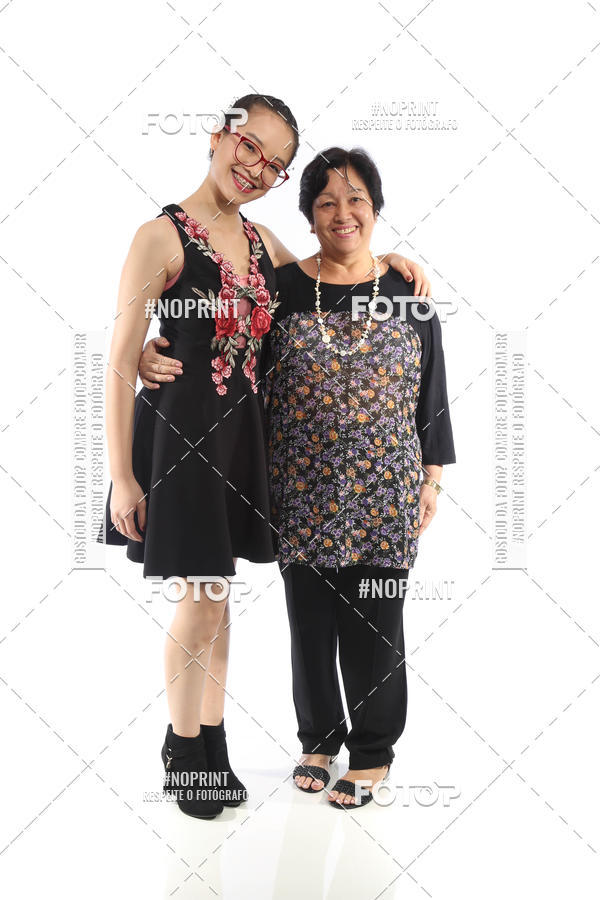 Buy your photos of the eventFORMATURA LILIAN GUMIEIRO on Fotop