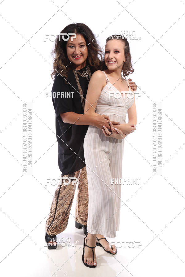 Buy your photos of the eventFORMATURA LILIAN GUMIEIRO on Fotop