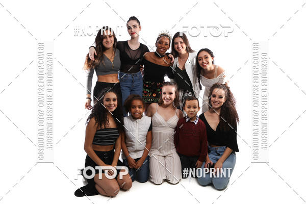 Buy your photos of the eventFORMATURA LILIAN GUMIEIRO on Fotop