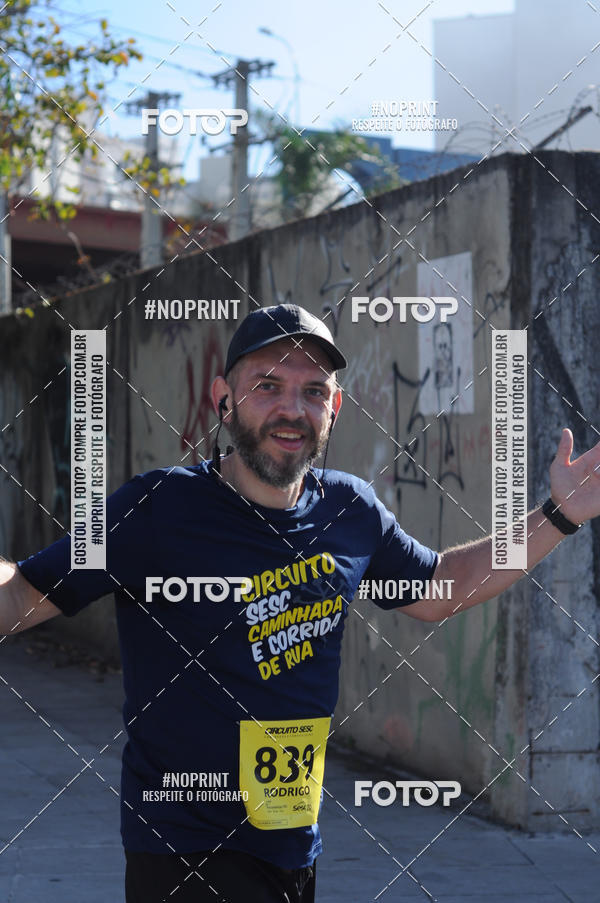 Buy your photos of the event24 etapa do Circuito Sesc Corrida e Caminhada de Rua do Paran (Etapa Curitiba) on Fotop