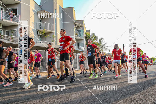 Compre suas fotos do evento4 Uaa Night Run no Fotop