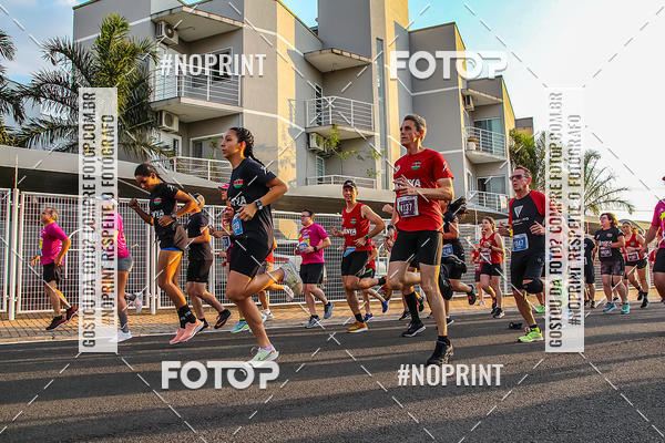 Compre suas fotos do evento4 Uaa Night Run no Fotop