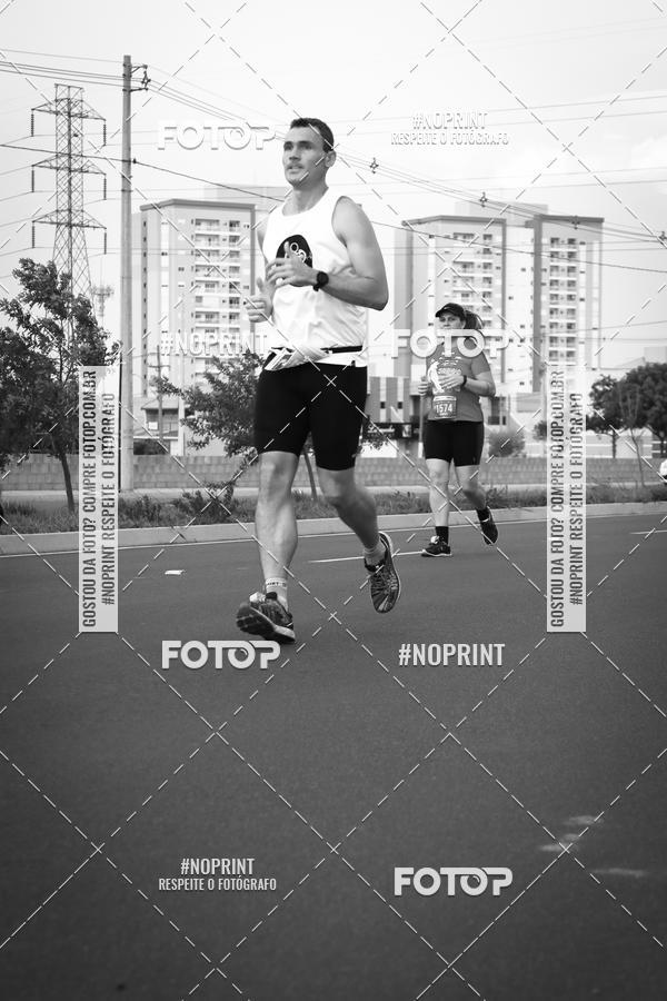 Buy your photos of the event4 Uaa Night Run on Fotop