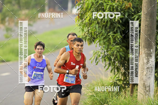 Buy your photos of the event4� Ua�a� Night Run on Fotop