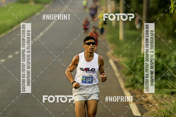 Buy your photos of the event4� Ua�a� Night Run on Fotop