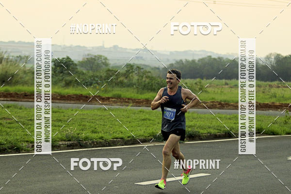 Buy your photos of the event4� Ua�a� Night Run on Fotop