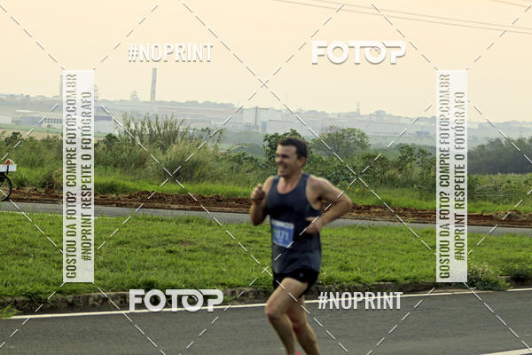 Buy your photos of the event4� Ua�a� Night Run on Fotop