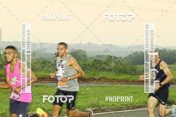 Buy your photos of the event4� Ua�a� Night Run on Fotop