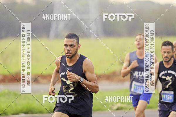 Buy your photos of the event4� Ua�a� Night Run on Fotop