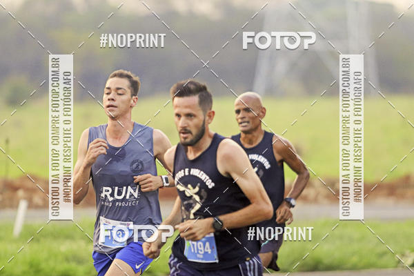 Buy your photos of the event4� Ua�a� Night Run on Fotop