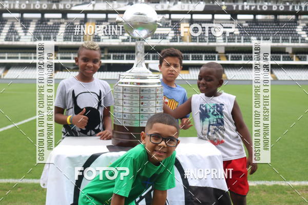 Achetez vos photos de l'vnementTour Vila Belmiro - 01 de Dezembro      sur Fotop