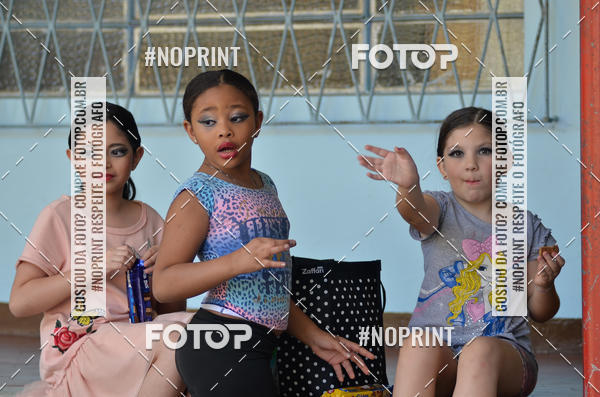 Buy your photos of the eventApresentao de dana  da Escola Uruguai na Escola Rainha do Brasil on Fotop