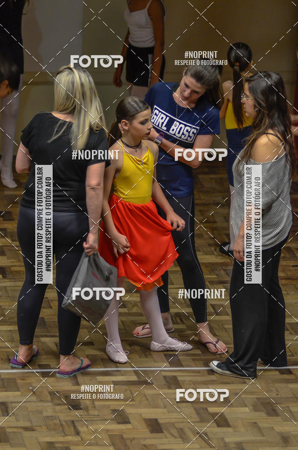 Buy your photos of the eventApresentao de dana  da Escola Uruguai na Escola Rainha do Brasil on Fotop