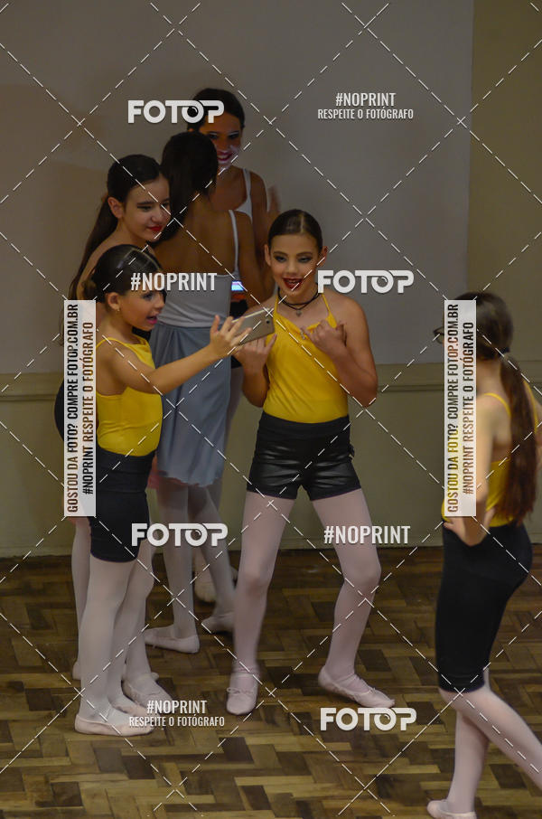 Buy your photos of the eventApresentao de dana  da Escola Uruguai na Escola Rainha do Brasil on Fotop