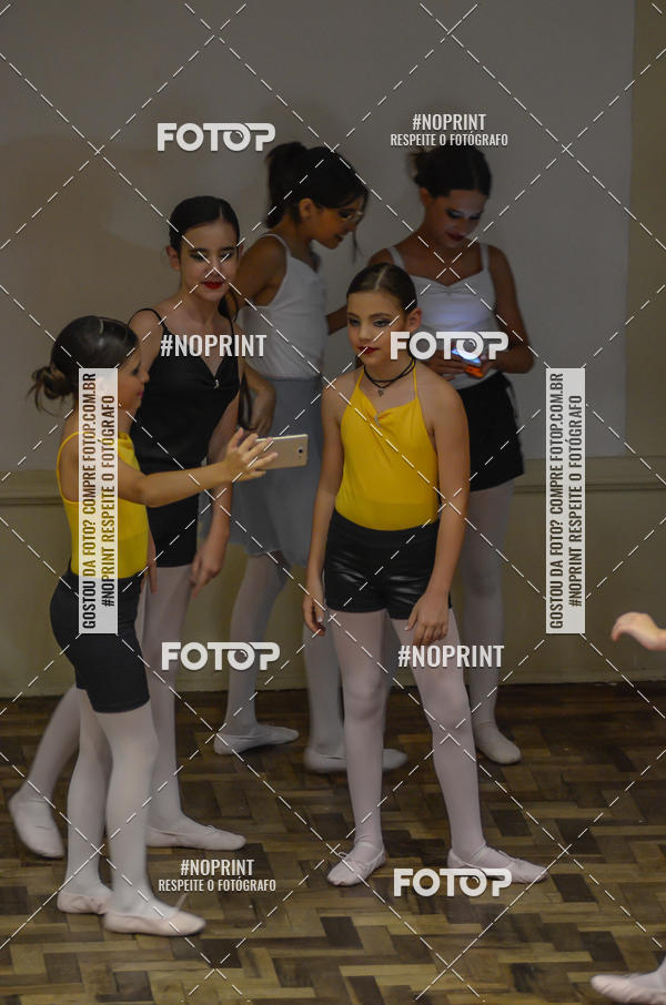 Buy your photos of the eventApresentao de dana  da Escola Uruguai na Escola Rainha do Brasil on Fotop