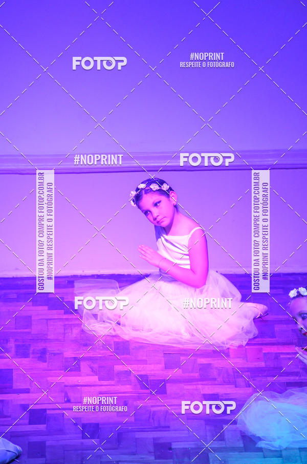 Buy your photos of the eventApresentao de dana  da Escola Uruguai na Escola Rainha do Brasil on Fotop