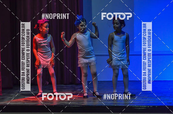 Buy your photos of the eventApresentao de dana  da Escola Uruguai na Escola Rainha do Brasil on Fotop