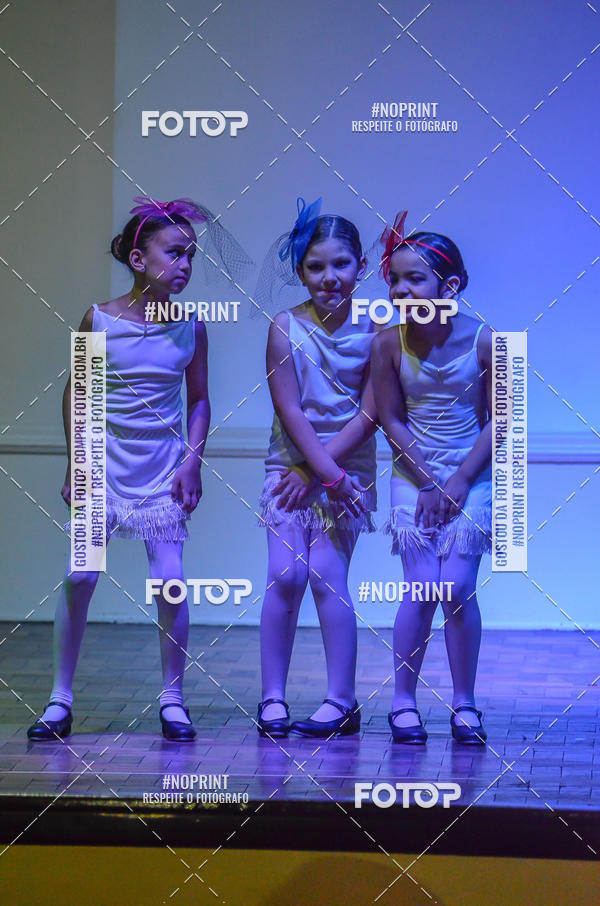 Buy your photos of the eventApresentao de dana  da Escola Uruguai na Escola Rainha do Brasil on Fotop