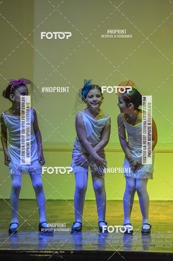 Buy your photos of the eventApresentao de dana  da Escola Uruguai na Escola Rainha do Brasil on Fotop