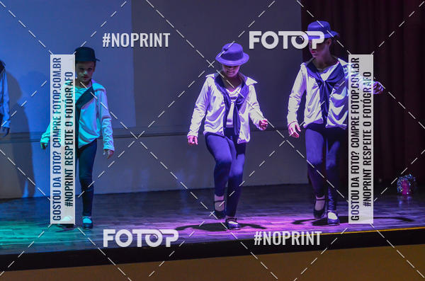Buy your photos of the eventApresentao de dana  da Escola Uruguai na Escola Rainha do Brasil on Fotop