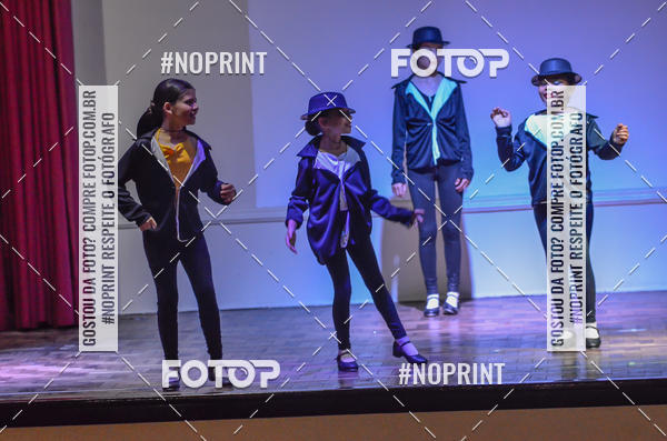 Buy your photos of the eventApresentao de dana  da Escola Uruguai na Escola Rainha do Brasil on Fotop