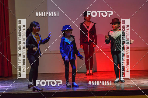 Buy your photos of the eventApresentao de dana  da Escola Uruguai na Escola Rainha do Brasil on Fotop