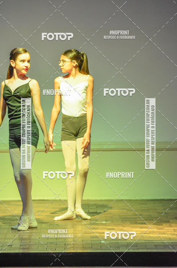 Buy your photos of the eventApresenta��o de dan�a  da Escola Uruguai na Escola Rainha do Brasil on Fotop