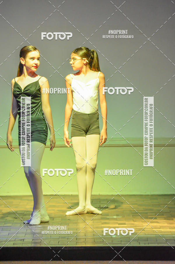 Buy your photos of the eventApresenta��o de dan�a  da Escola Uruguai na Escola Rainha do Brasil on Fotop