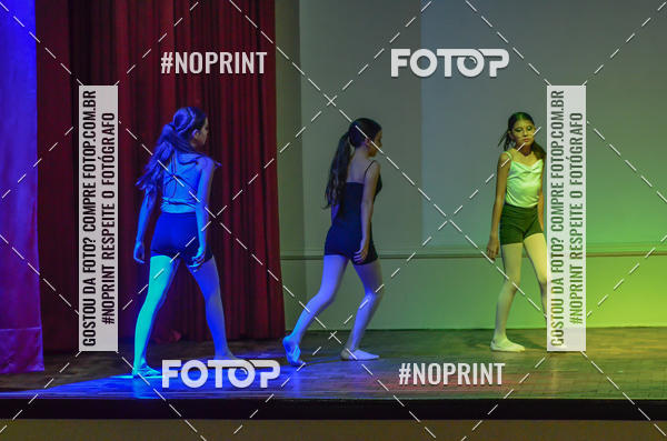 Buy your photos of the eventApresenta��o de dan�a  da Escola Uruguai na Escola Rainha do Brasil on Fotop