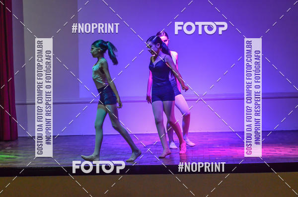 Buy your photos of the eventApresenta��o de dan�a  da Escola Uruguai na Escola Rainha do Brasil on Fotop