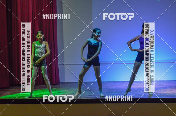 Buy your photos of the eventApresenta��o de dan�a  da Escola Uruguai na Escola Rainha do Brasil on Fotop