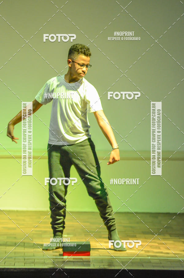 Buy your photos of the eventApresenta��o de dan�a  da Escola Uruguai na Escola Rainha do Brasil on Fotop