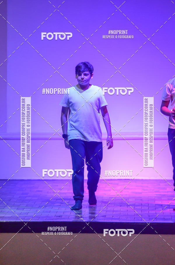 Buy your photos of the eventApresenta��o de dan�a  da Escola Uruguai na Escola Rainha do Brasil on Fotop