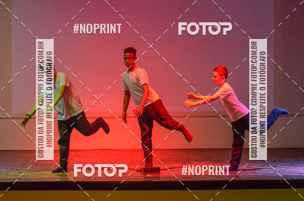 Buy your photos of the eventApresenta��o de dan�a  da Escola Uruguai na Escola Rainha do Brasil on Fotop