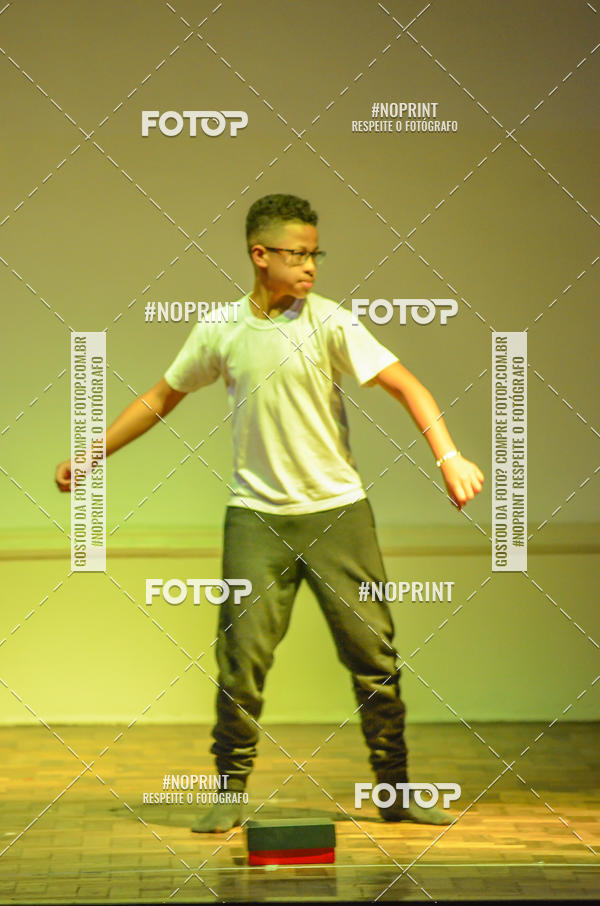 Buy your photos of the eventApresenta��o de dan�a  da Escola Uruguai na Escola Rainha do Brasil on Fotop