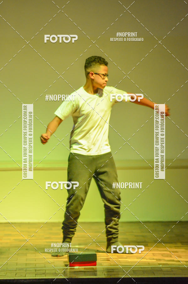 Buy your photos of the eventApresenta��o de dan�a  da Escola Uruguai na Escola Rainha do Brasil on Fotop