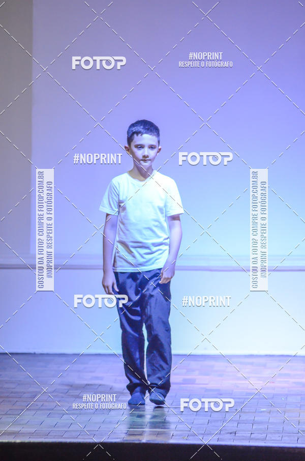 Buy your photos of the eventApresenta��o de dan�a  da Escola Uruguai na Escola Rainha do Brasil on Fotop