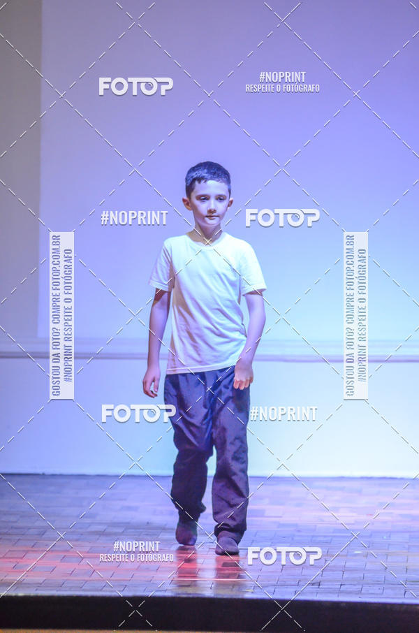 Buy your photos of the eventApresenta��o de dan�a  da Escola Uruguai na Escola Rainha do Brasil on Fotop