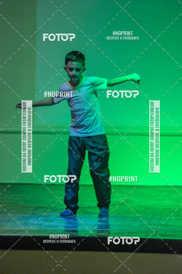Buy your photos of the eventApresenta��o de dan�a  da Escola Uruguai na Escola Rainha do Brasil on Fotop