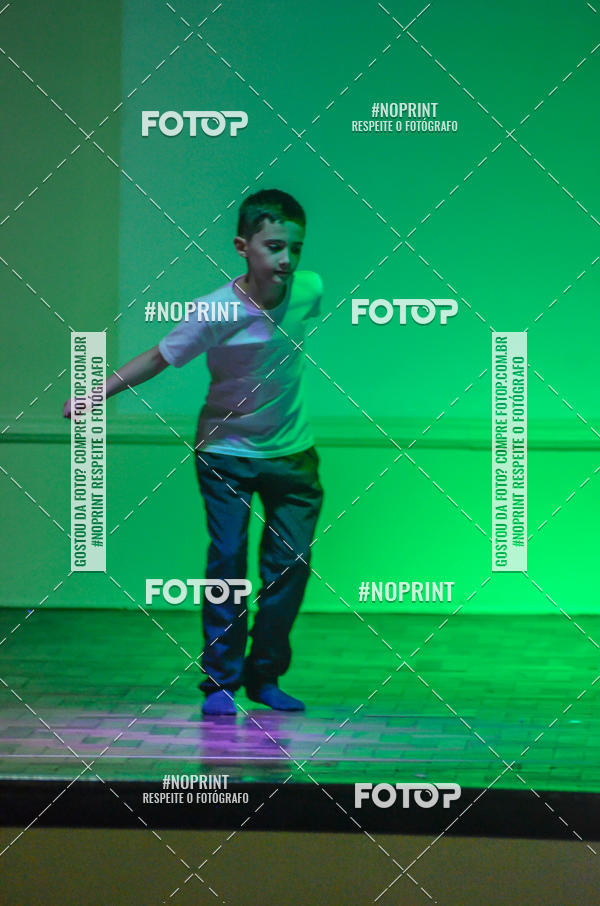 Buy your photos of the eventApresenta��o de dan�a  da Escola Uruguai na Escola Rainha do Brasil on Fotop