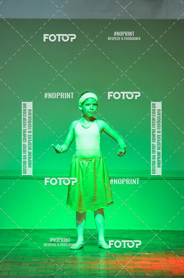 Buy your photos of the eventApresenta��o de dan�a  da Escola Uruguai na Escola Rainha do Brasil on Fotop