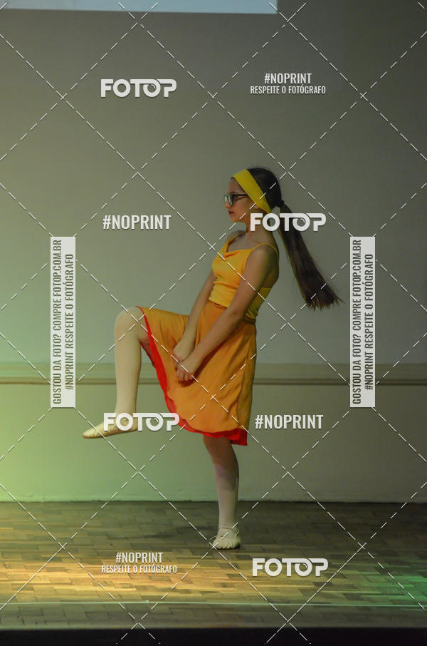 Buy your photos of the eventApresenta��o de dan�a  da Escola Uruguai na Escola Rainha do Brasil on Fotop