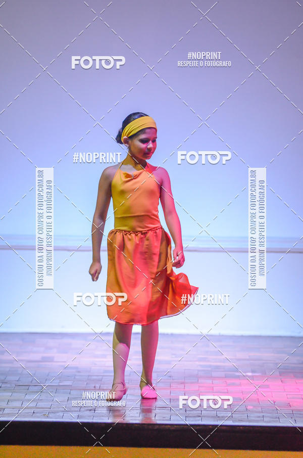 Buy your photos of the eventApresenta��o de dan�a  da Escola Uruguai na Escola Rainha do Brasil on Fotop
