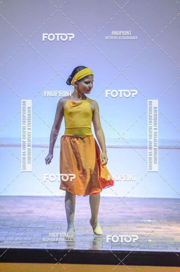 Buy your photos of the eventApresenta��o de dan�a  da Escola Uruguai na Escola Rainha do Brasil on Fotop