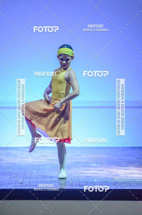 Buy your photos of the eventApresenta��o de dan�a  da Escola Uruguai na Escola Rainha do Brasil on Fotop