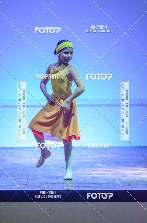 Buy your photos of the eventApresenta��o de dan�a  da Escola Uruguai na Escola Rainha do Brasil on Fotop