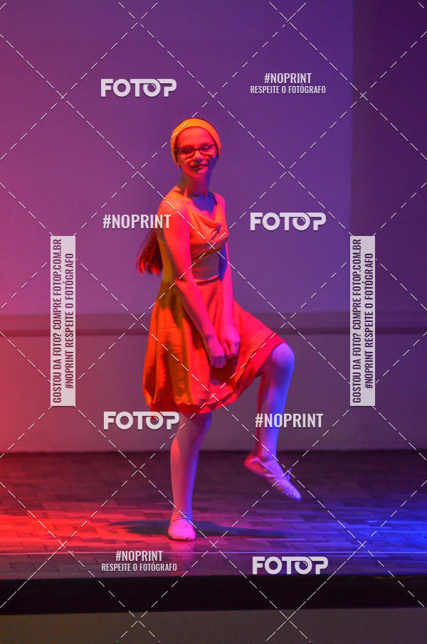 Buy your photos of the eventApresenta��o de dan�a  da Escola Uruguai na Escola Rainha do Brasil on Fotop